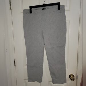 Hilary Radley Gray Cropped Pants